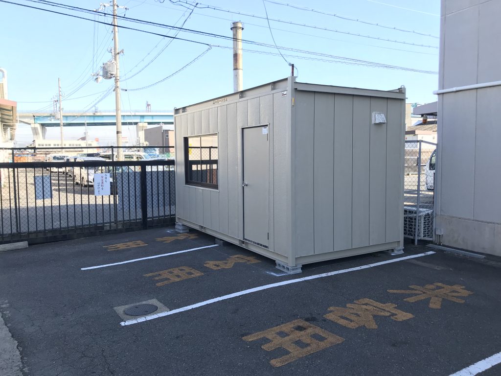 栄興運,さかえこううん,配車室,プレハブ,設置,ユニック,ユニック設置