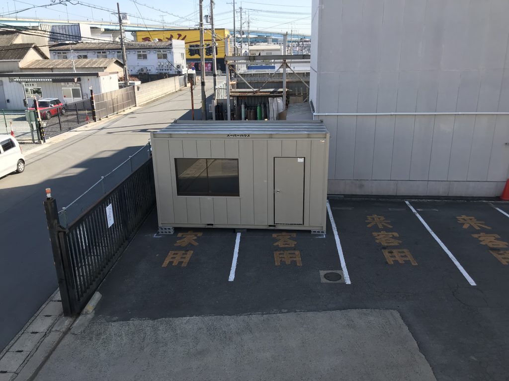 栄興運,さかえこううん,配車室,プレハブ,設置,ユニック,ユニック設置