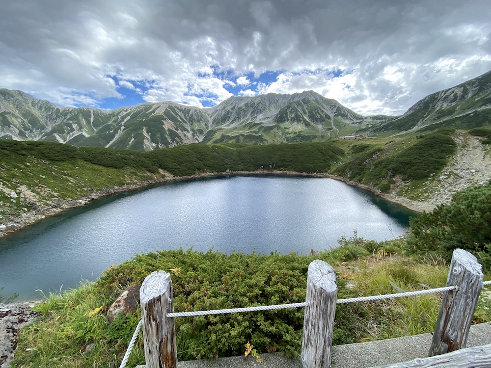 立山,たてやま,立山連峰,雄山,おやま,富山県最高地点,大汝山,おおなんじやま,富士ノ折立,ふじのおりたて,登頂,頂上,ご来光,室堂,むろどう,ミクリガ池,ミドリガ池,みくりが池温泉