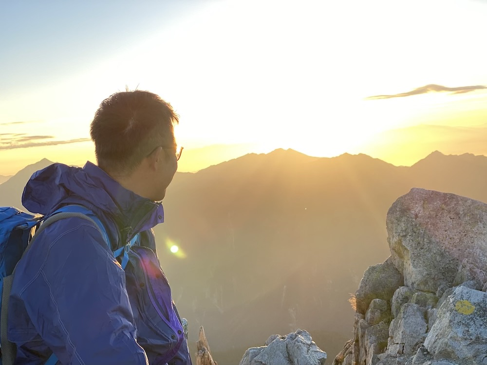 立山,たてやま,立山連峰,雄山,おやま,富山県最高地点,大汝山,おおなんじやま,富士ノ折立,ふじのおりたて,登頂,頂上,ご来光,室堂,むろどう,ミクリガ池,ミドリガ池,みくりが池温泉