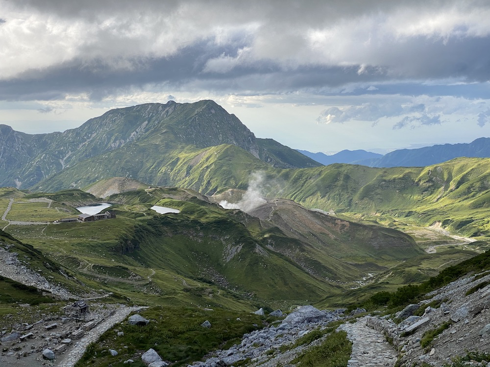 立山,たてやま,立山連峰,雄山,おやま,富山県最高地点,大汝山,おおなんじやま,富士ノ折立,ふじのおりたて,登頂,頂上,ご来光,室堂,むろどう,ミクリガ池,ミドリガ池,みくりが池温泉