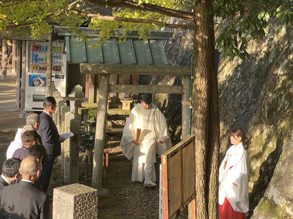 京都霊山護国神社,龍馬祭,霊山墓地,坂本龍馬,中岡慎太郎,藤吉,軍鶏鍋