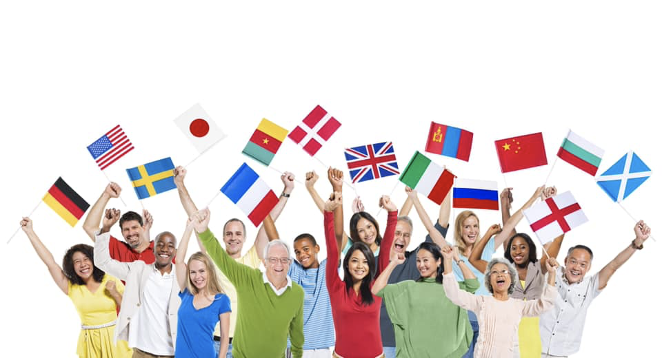自国の国旗を掲げる様々な国籍の人達