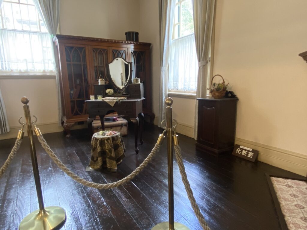 神戸異人館の萌黄の館(小林家住宅・旧シャープ邸)の化粧室