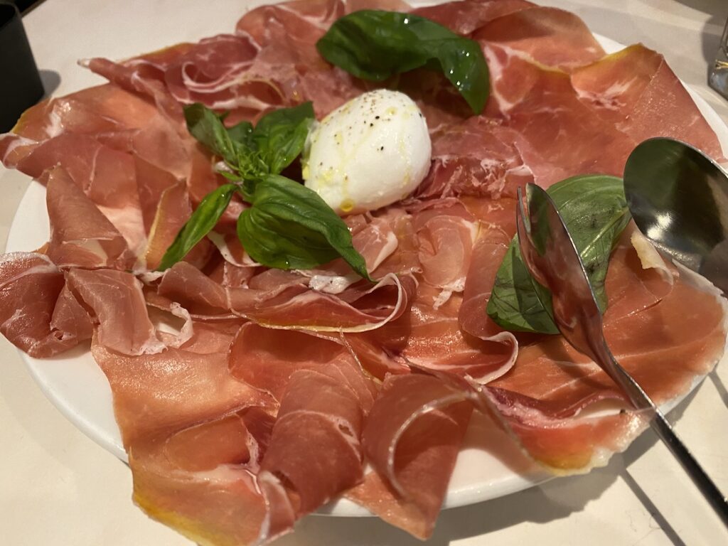 アズーリ (Pizzeria Azzurri)の生ハム盛り合わせ