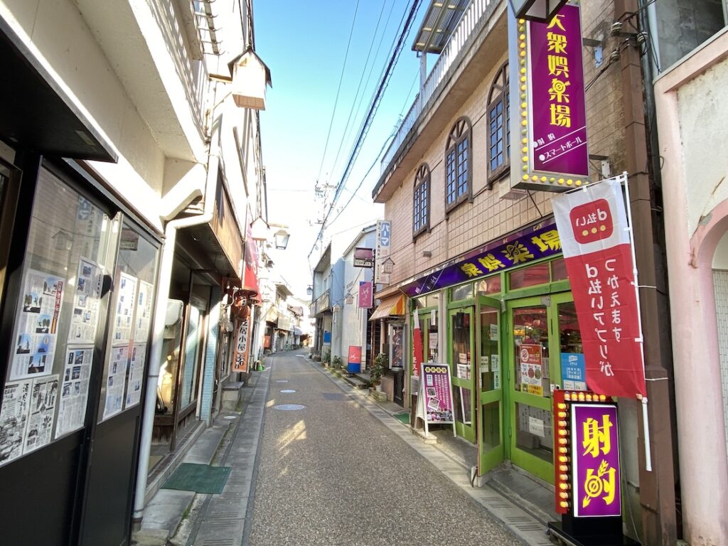 三朝温泉の歓楽街