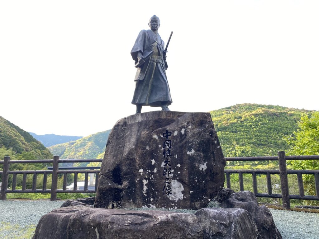 中岡慎太郎之像
