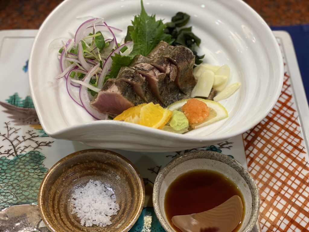 土佐鮨処おらんく家本店の土佐流藁焼き鰹のタタキ