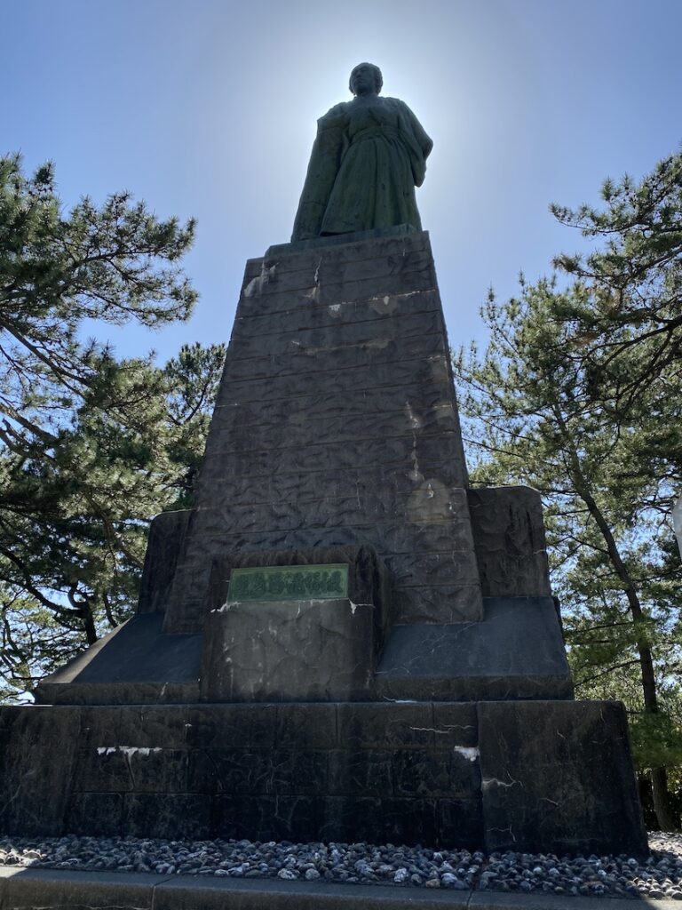 桂浜の坂本龍馬先生像