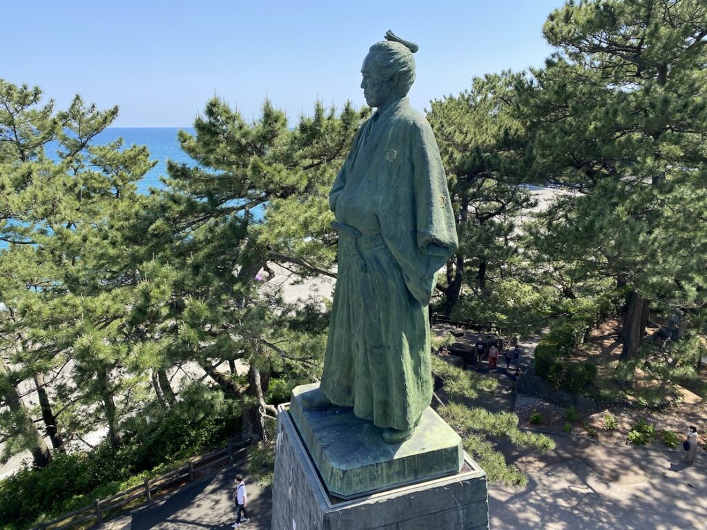 桂浜の坂本龍馬先生像