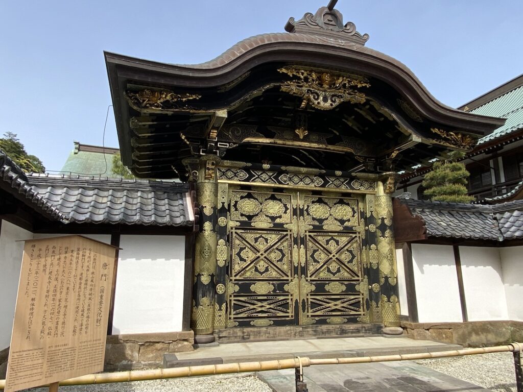 建長寺の唐門