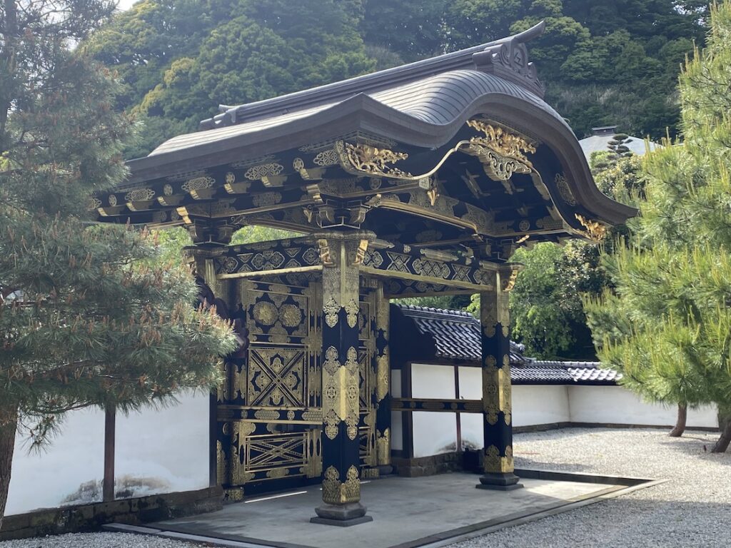 建長寺の唐門